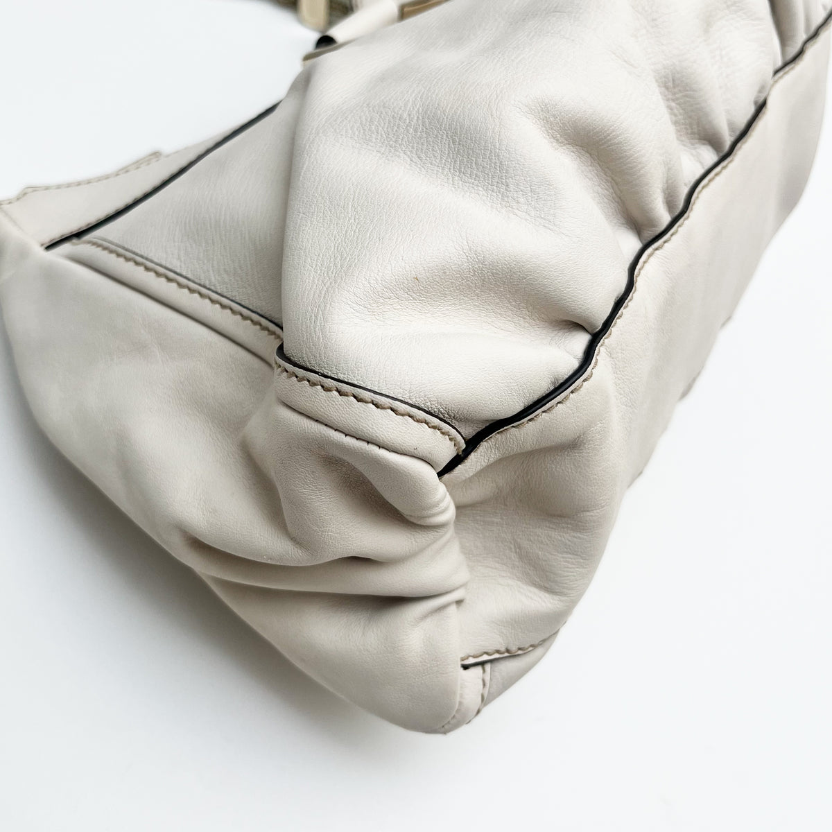 GUCCI 190525 Abbey Hobo Shoulder Bag White Leather Vintage Authentic From Japan